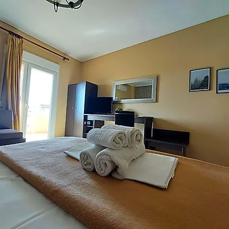 Epavli 4*